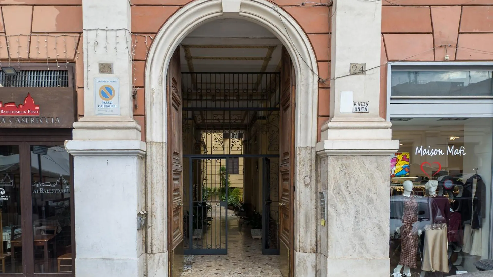 Mega Royal Suite Rome 0*,