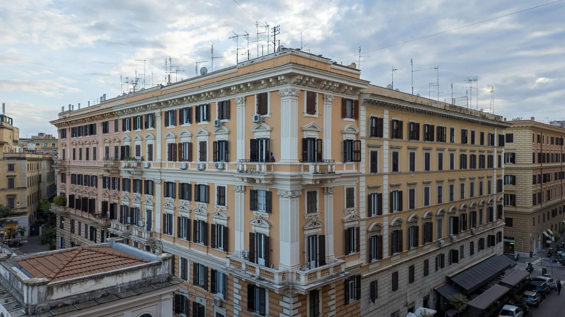 Mega Royal Suite Rome Apartment