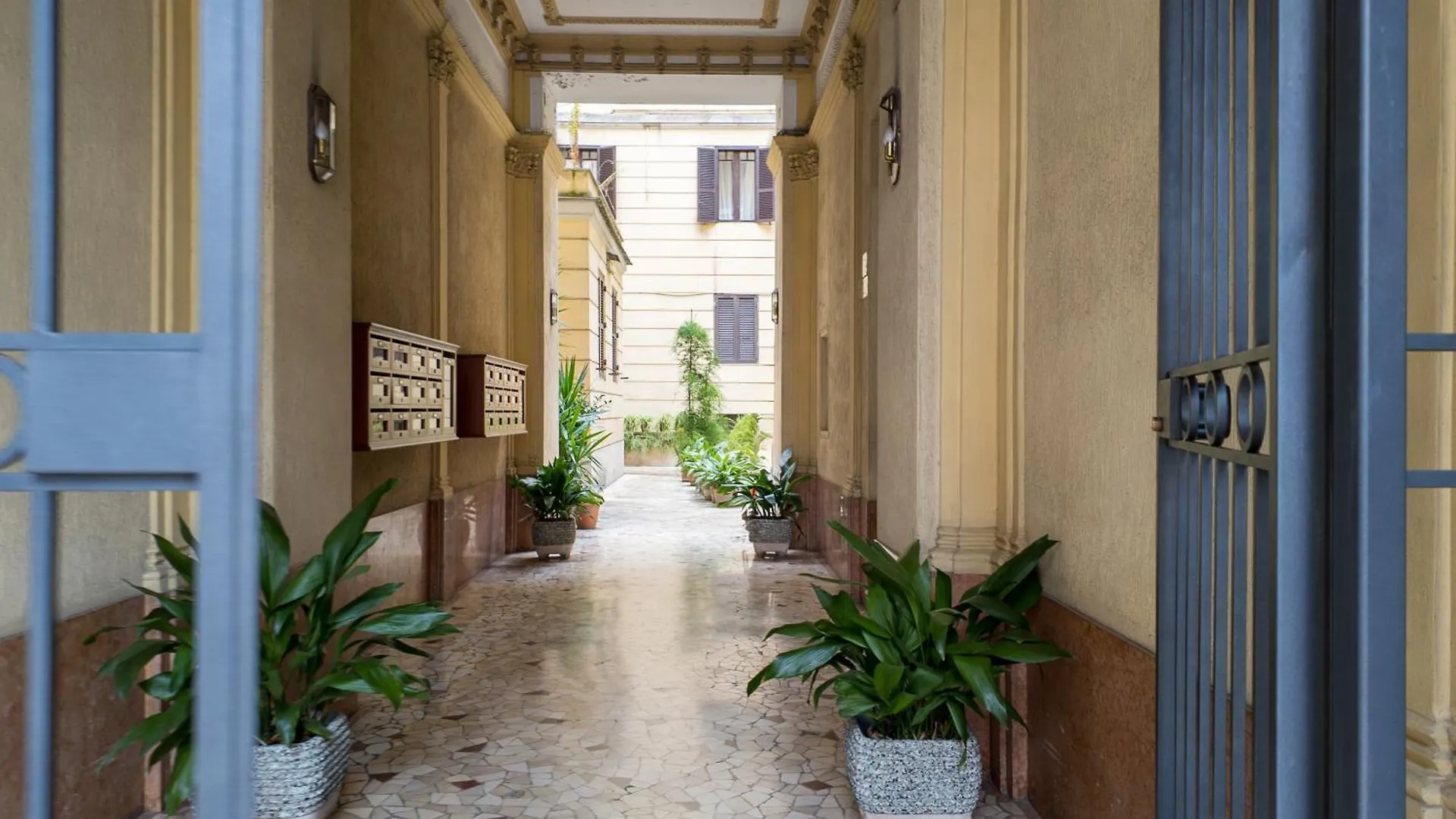 Mega Royal Suite Rome Apartment